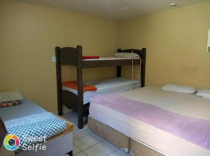Hostel Office- Hospedagem Climatizada Quartos E Apartamentos Privativos Extrema Eksteriør bilde